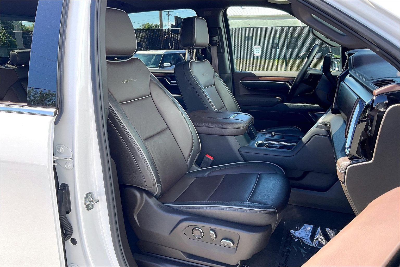 Used 2024 GMC Sierra 2500 Denali w/ Denali Reserve Package AWD/4WD image 9