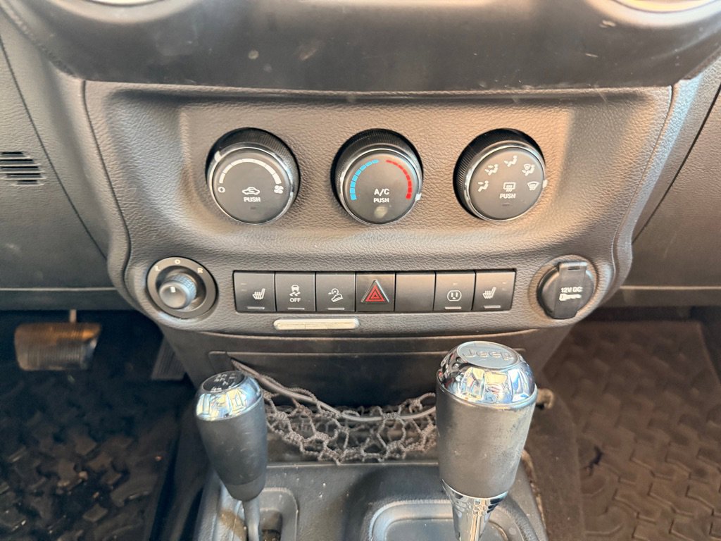 Used 2014 Jeep Wrangler Unlimited Rubicon w/ Dual Top Group AWD/4WD image 25
