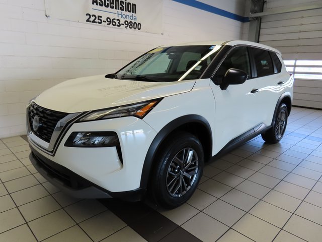 Used 2023 Nissan Rogue S image 2