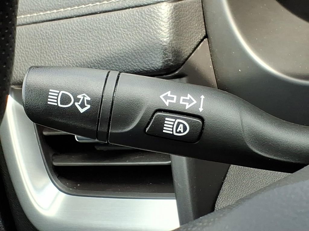 Used 2024 GMC Terrain SLE FWD image 24