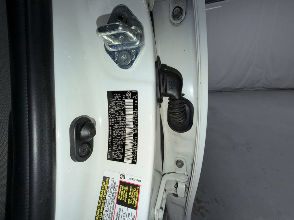 Used 2017 Toyota Corolla LE w/ Carpet Mat Package (TMS) FWD image 15