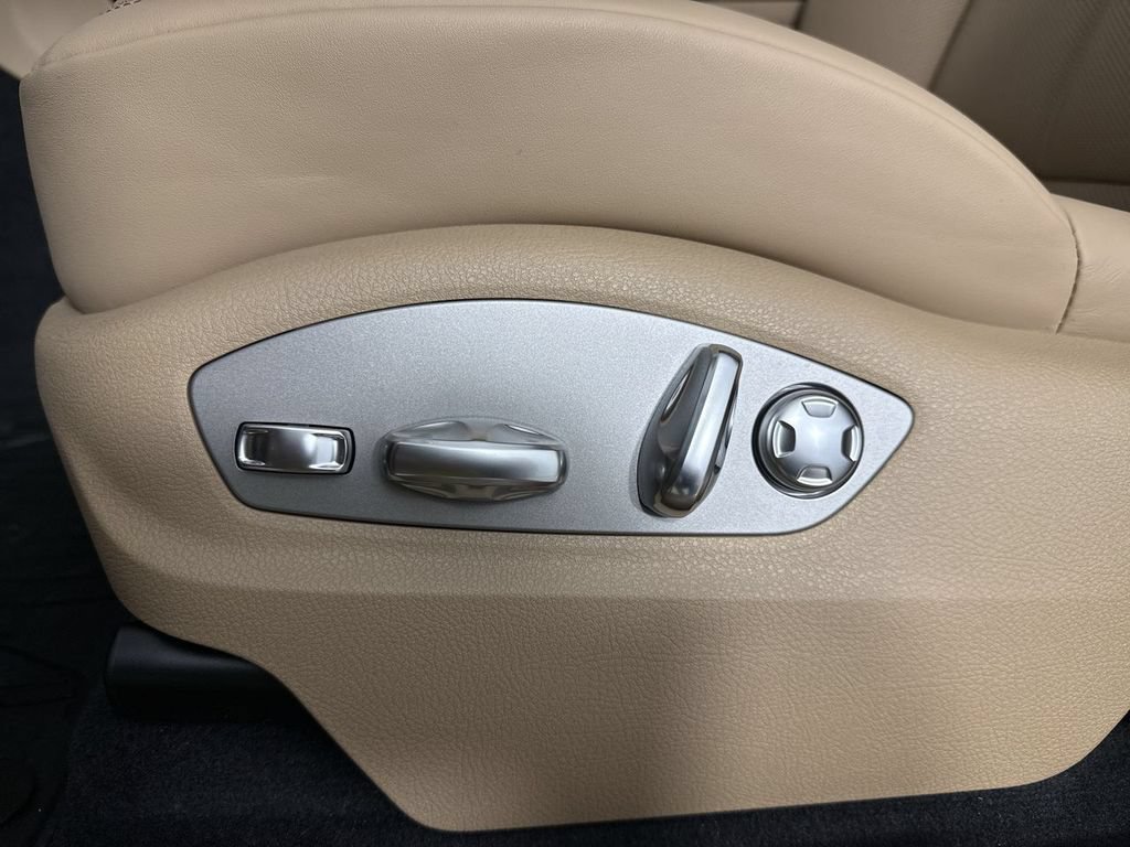 New 2026 Porsche Macan AWD/4WD image 40