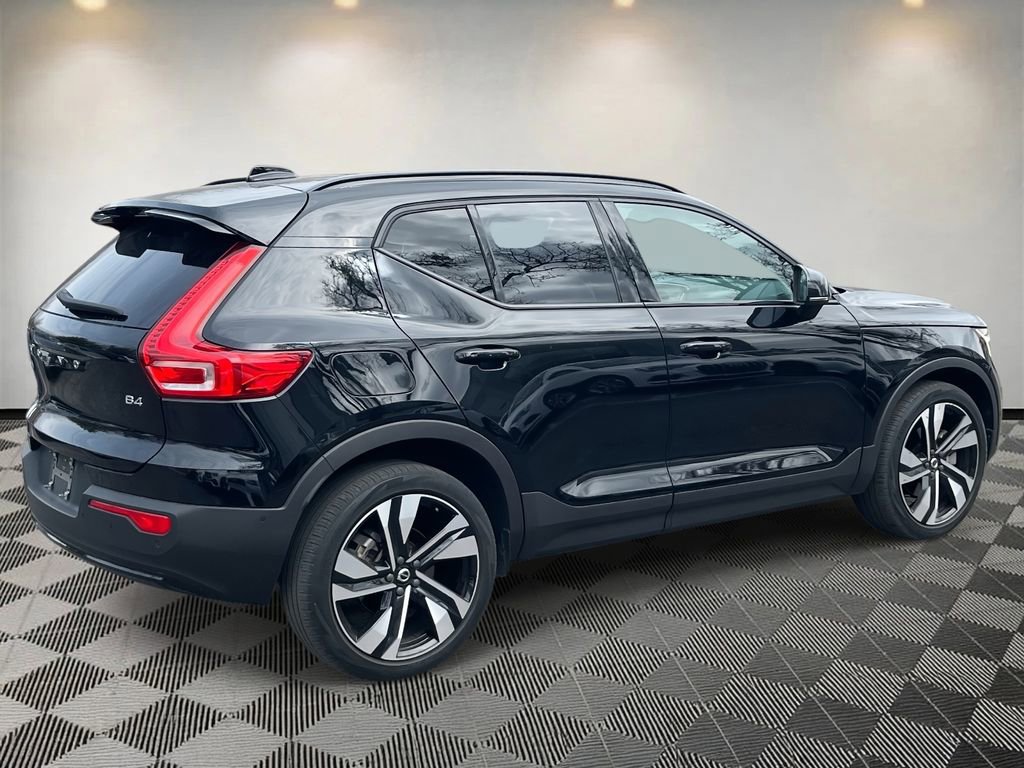 Used 2023 Volvo XC40 B4 Plus w/ Driver Assist Package image 3