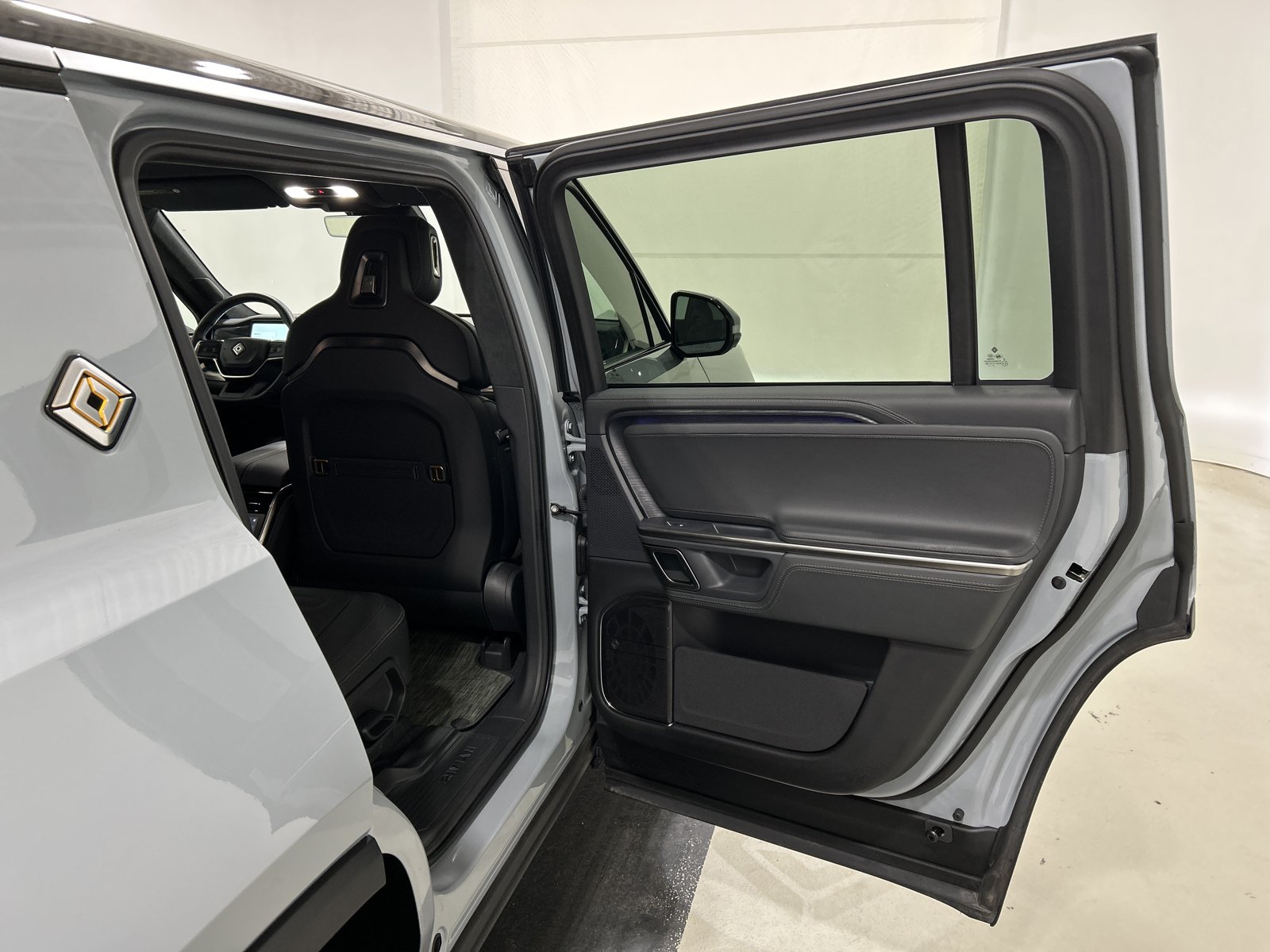 Used 2024 Rivian R1S Adventure AWD/4WD image 19