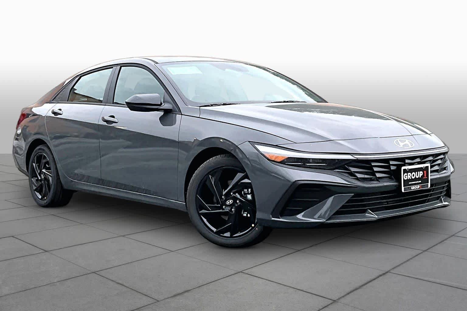 New 2026 Hyundai Elantra SEL Sport FWD image 2