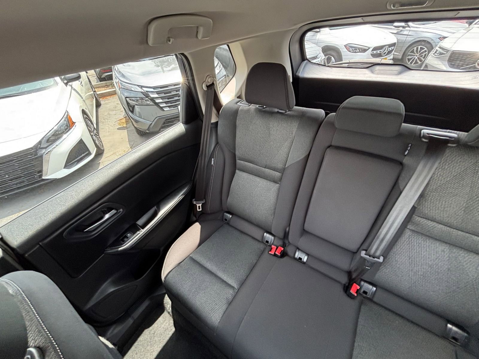 Used 2025 Nissan Rogue SV FWD image 40