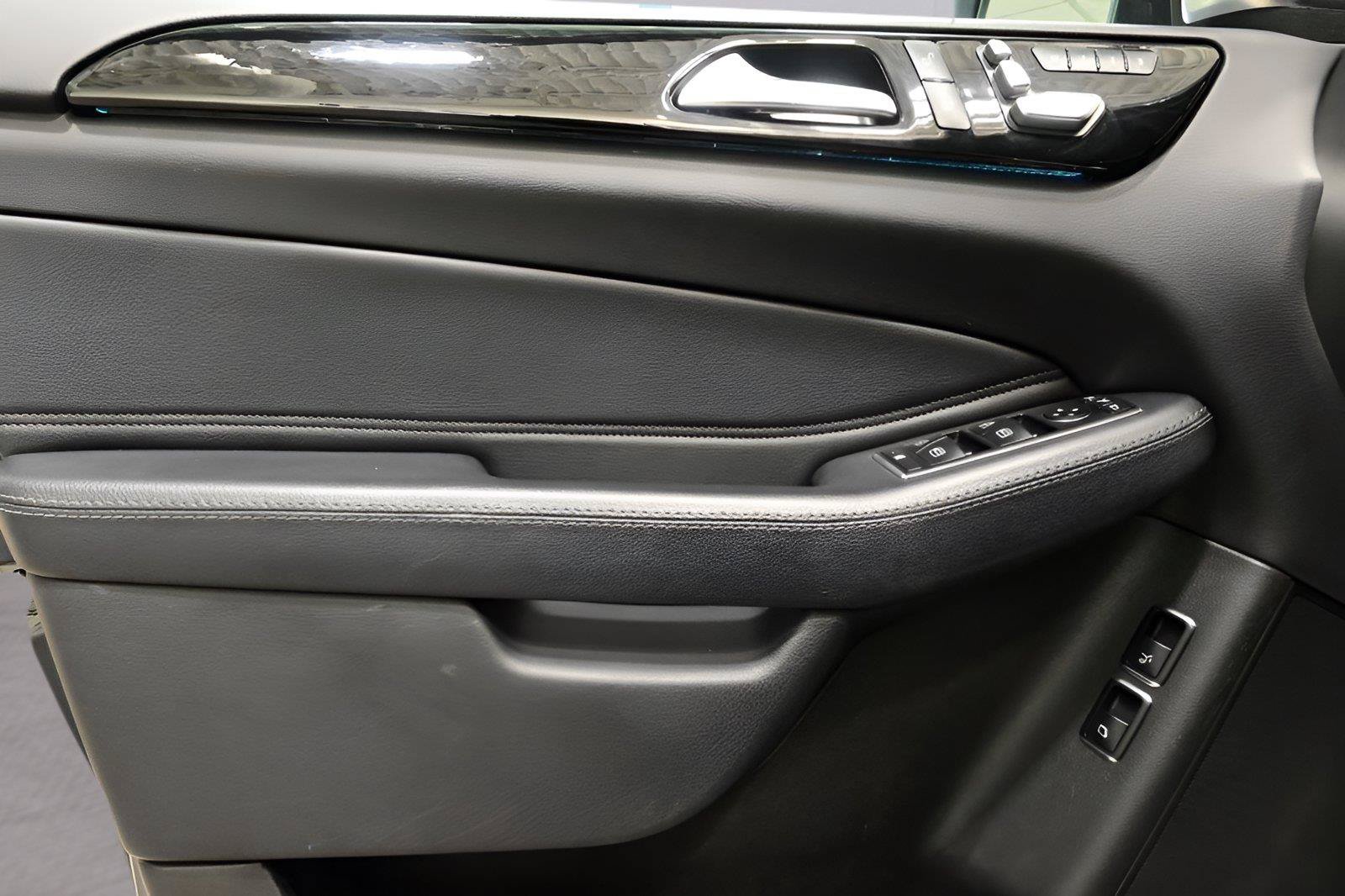 Used 2019 Mercedes-Benz GLS 450 4MATIC w/ Premium 1 Package image 9