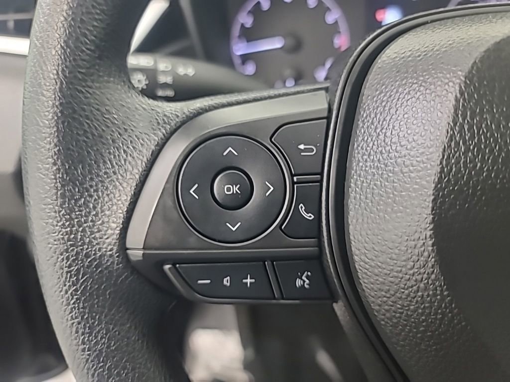 Used 2025 Toyota Corolla LE image 28