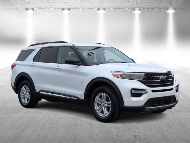 Used 2023 Ford Explorer XLT w/ Equipment Group 202A AWD/4WD image 2