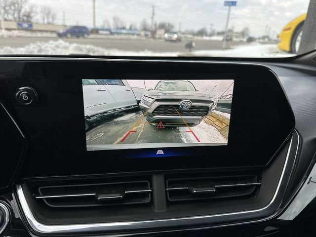 Used 2025 Chevrolet Trax RS w/ Sunroof Package image 17