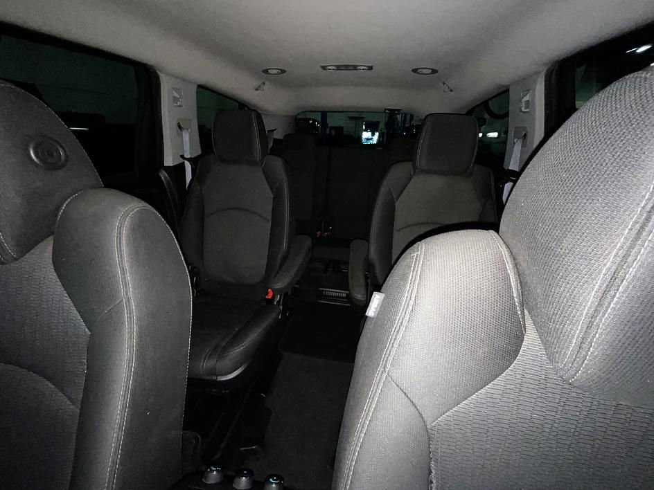 Used 2015 Chevrolet Traverse LT w/ Style and Technology Package FWD image 27