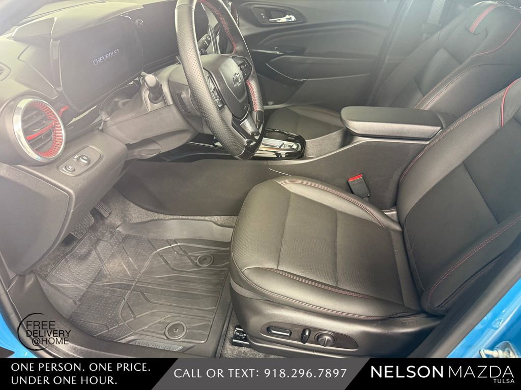 Used 2025 Chevrolet Trax RS w/ Driver Confidence Package image 17