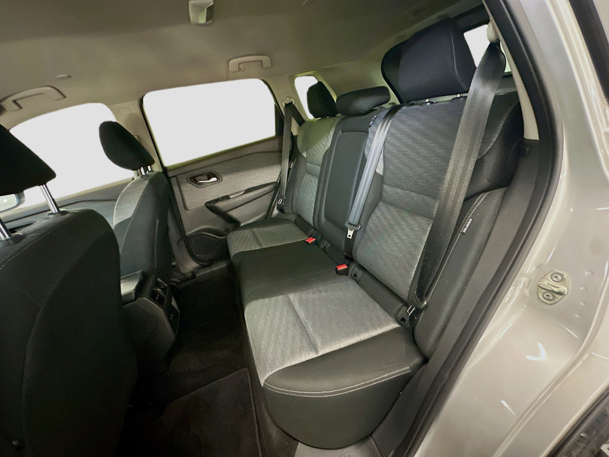 Used 2023 Nissan Rogue SV image 28