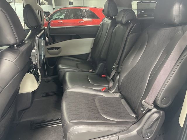 Used 2022 Kia Carnival SX image 9