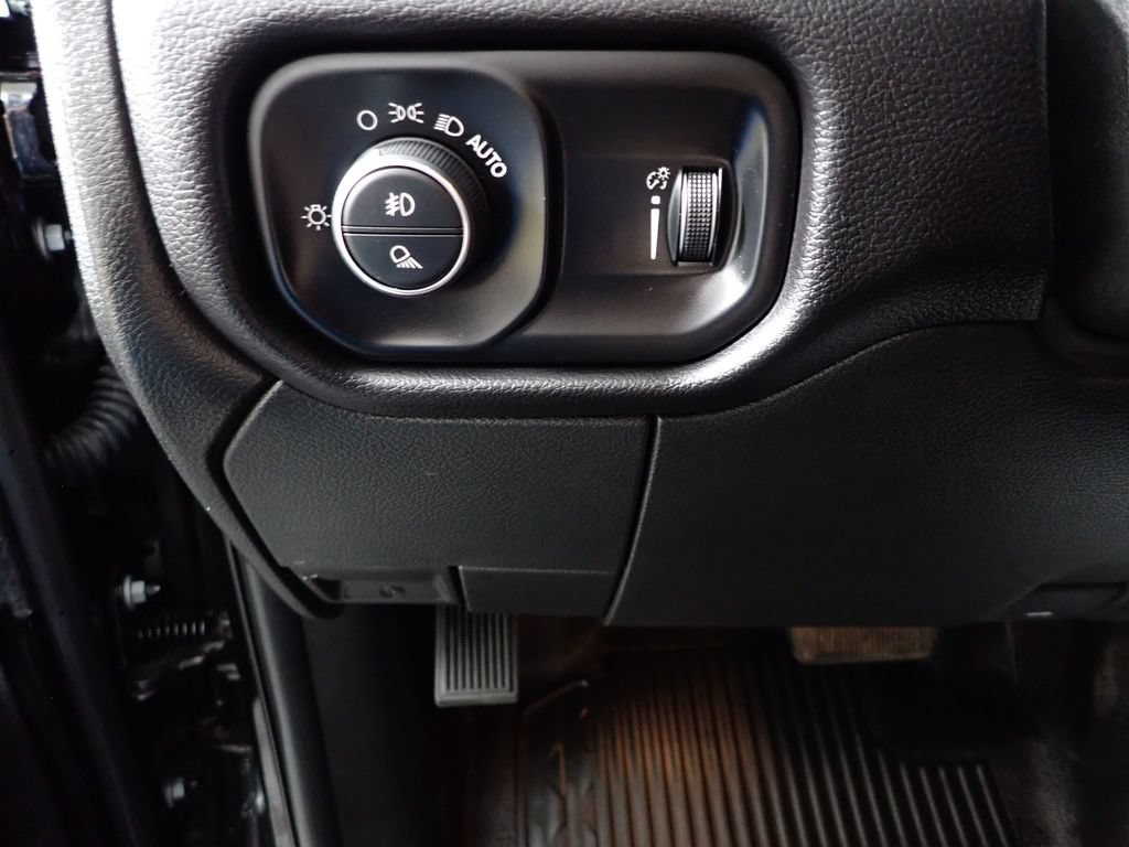 Used 2025 RAM 5500 4x4 Crew Cab image 24
