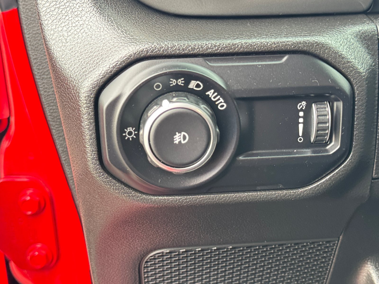 Used 2023 Jeep Wrangler Unlimited Sahara AWD/4WD image 14