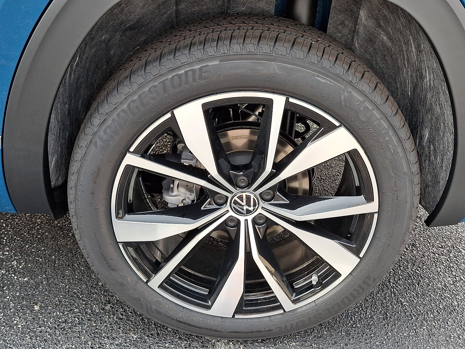New 2026 Volkswagen Atlas Cross Sport SEL Premium R-Line AWD/4WD image 5