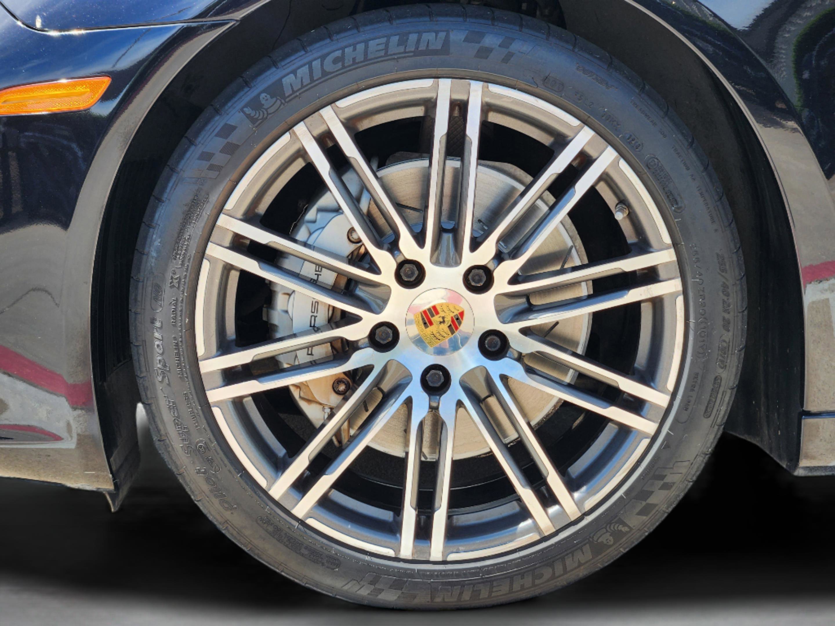 Used 2015 Porsche Panamera S image 31