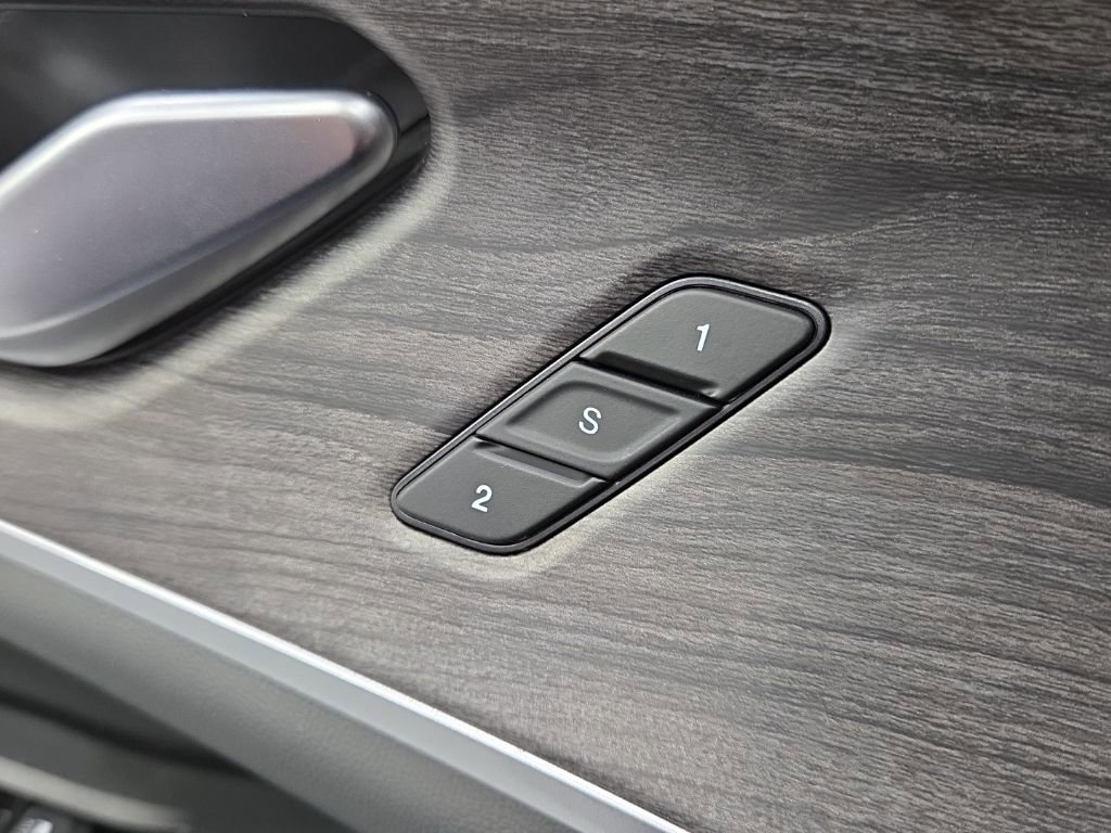 Used 2024 Jeep Grand Cherokee Limited w/ Luxury Tech Group II image 35