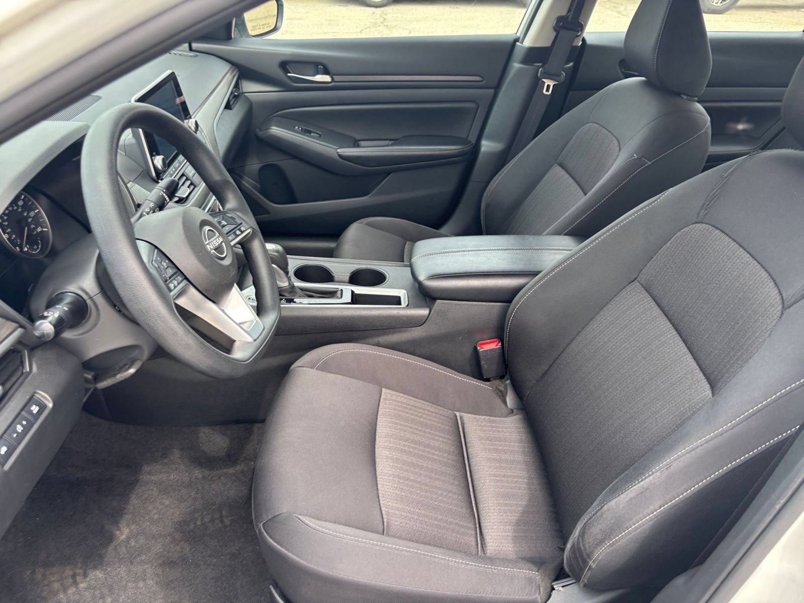 Used 2025 Nissan Altima 2.5 SV FWD image 27