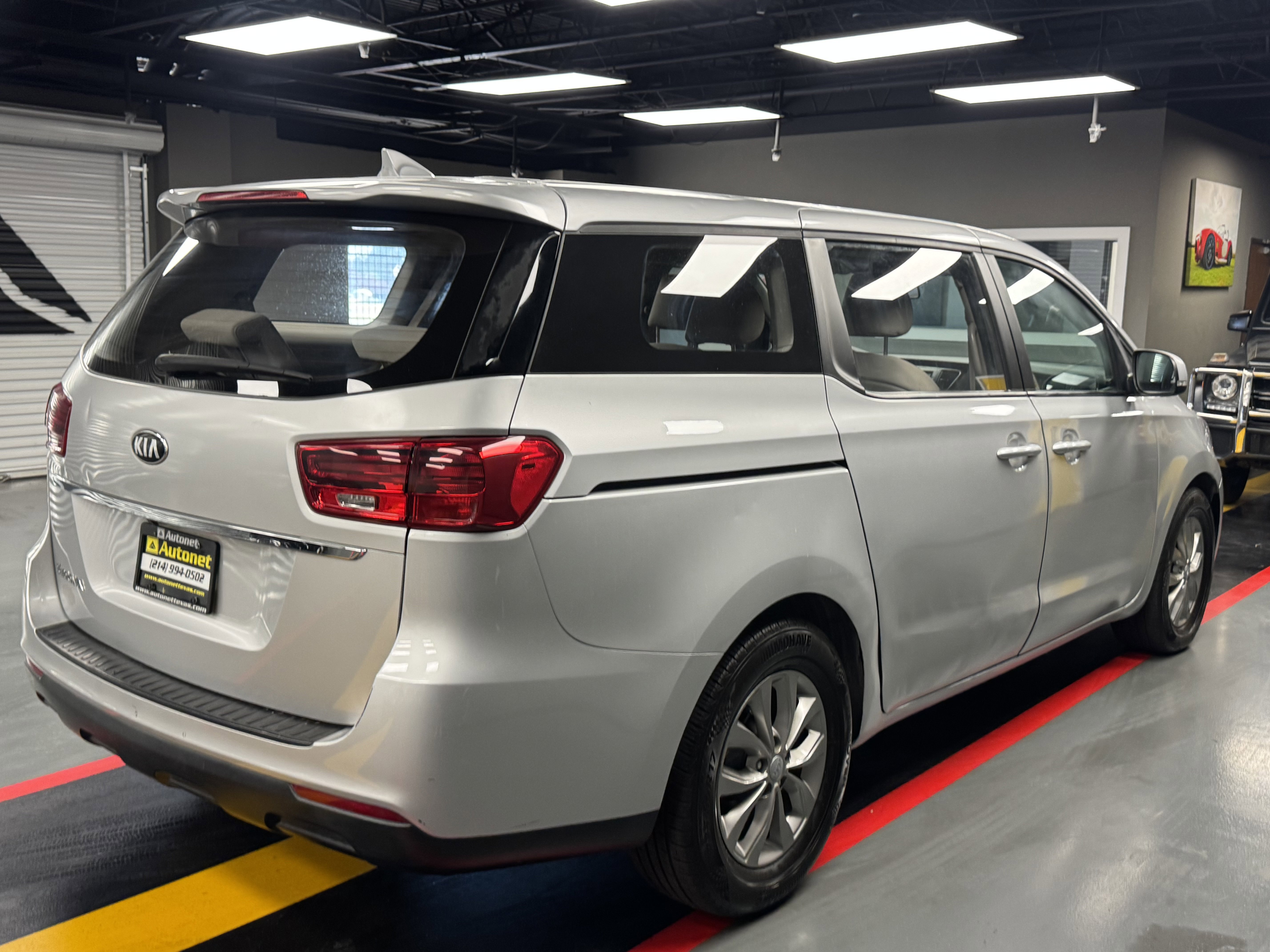 Used 2019 Kia Sedona L FWD image 6