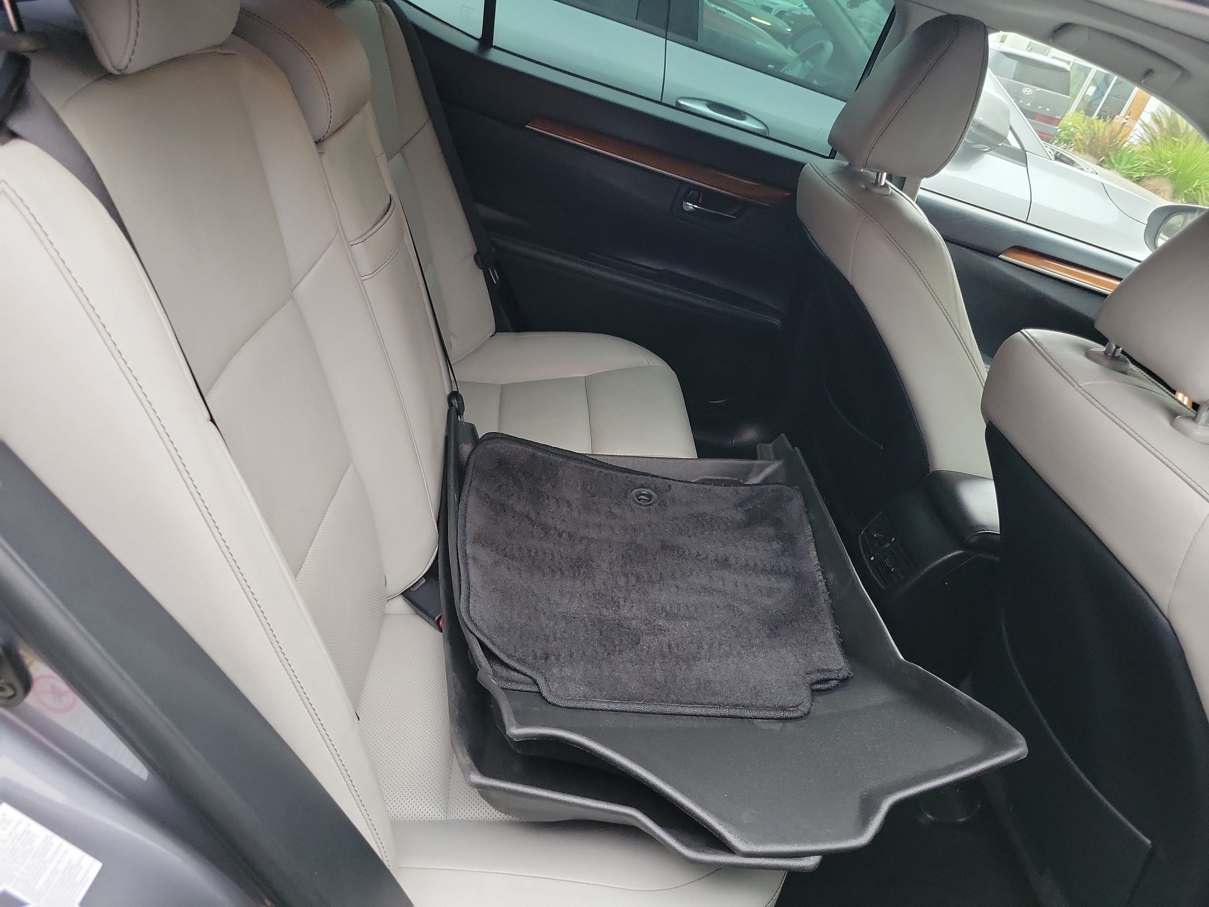 Used 2014 Lexus ES 300h w/ Luxury Package w/Bamboo Trim FWD image 25