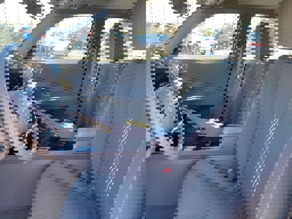 Used 2025 Hyundai Elantra SEL image 10