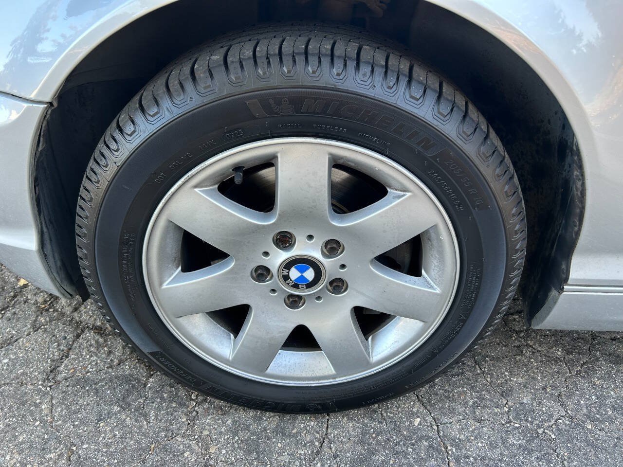 Used 2005 BMW 325i Sedan RWD image 36