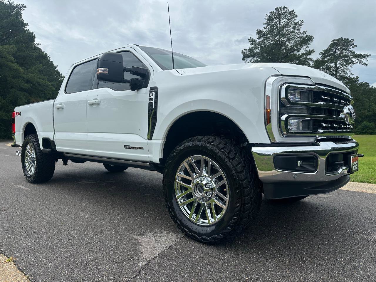 Used 2025 Ford F250 Lariat w/ Lariat Ultimate Package AWD/4WD image 3