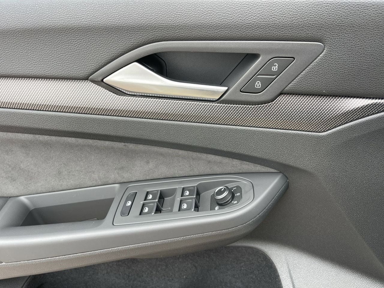 New 2026 Volkswagen GTI SE FWD image 17