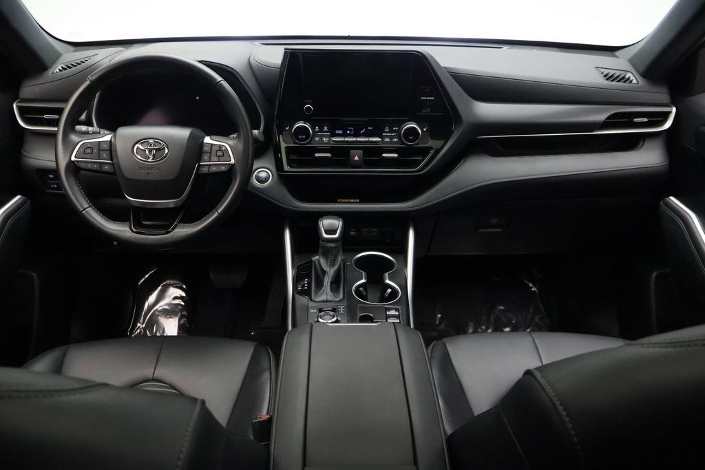 Used 2025 Toyota Highlander XSE image 24