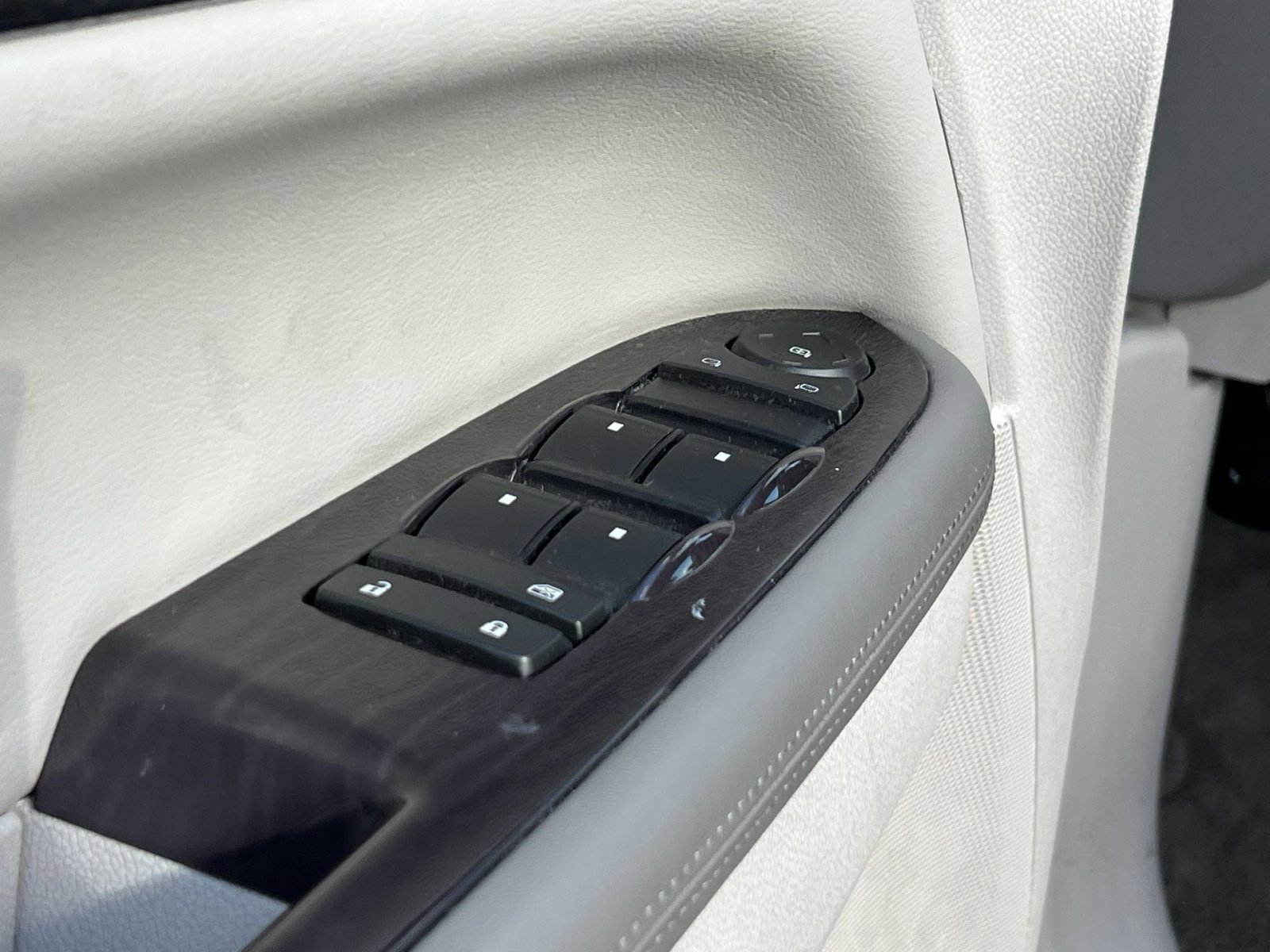 Used 2017 Buick Enclave Leather image 16