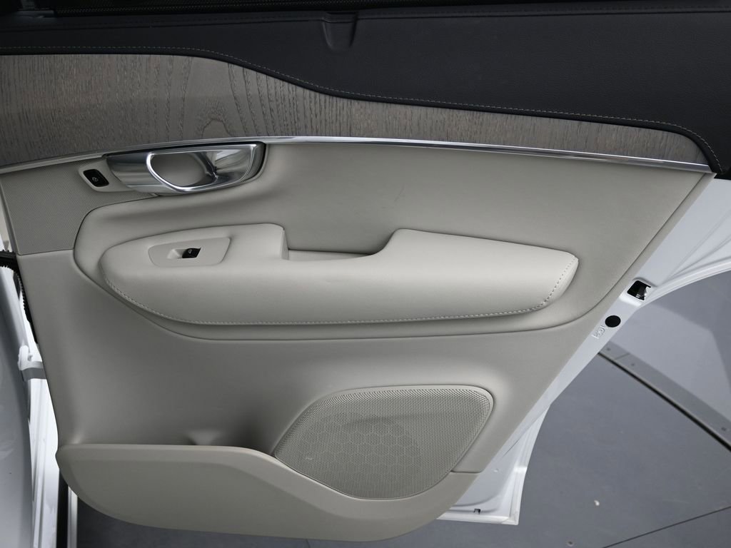 Certified 2024 Volvo XC90 B6 Ultimate w/ Lounge Package image 16
