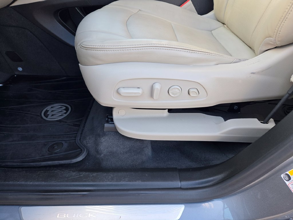 Used 2020 Buick Enclave Premium w/ Sun and Sites Package FWD image 29