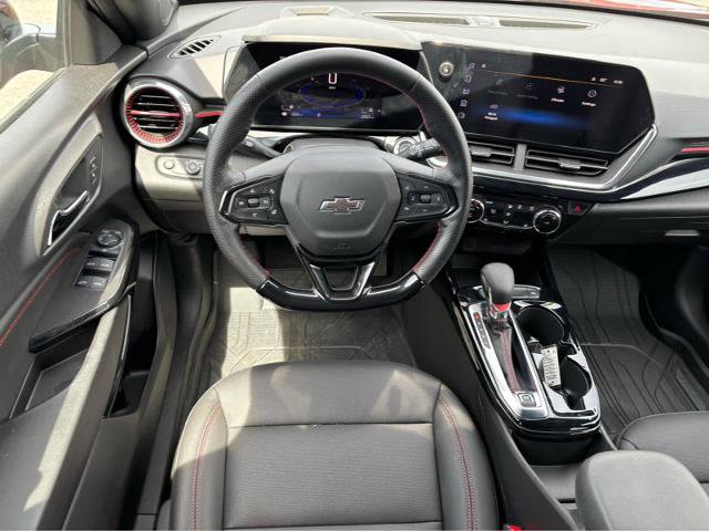 Used 2025 Chevrolet Trax RS w/ Driver Confidence Package FWD image 18
