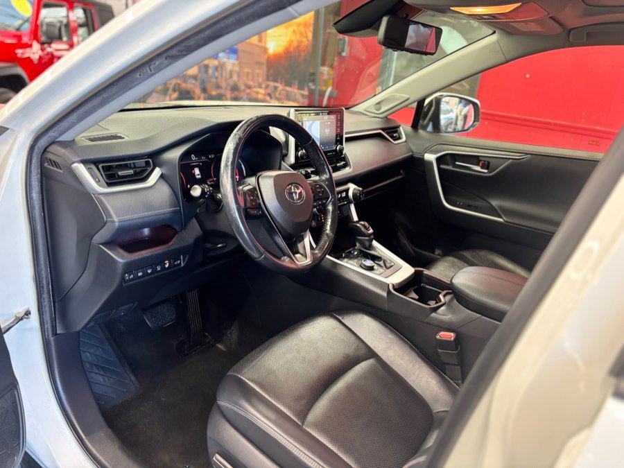Used 2019 Toyota RAV4 Limited w/ Advanced Technology Package AWD/4WD image 9