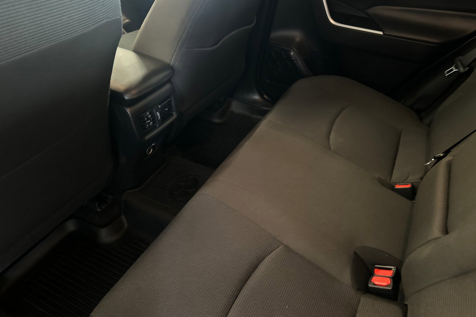 Used 2021 Toyota RAV4 LE AWD/4WD image 12