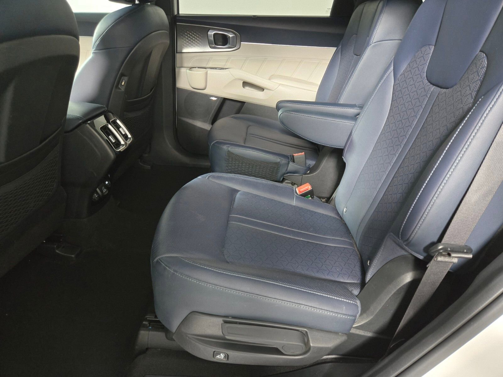 Used 2023 Kia Sorento SX Prestige AWD/4WD image 11