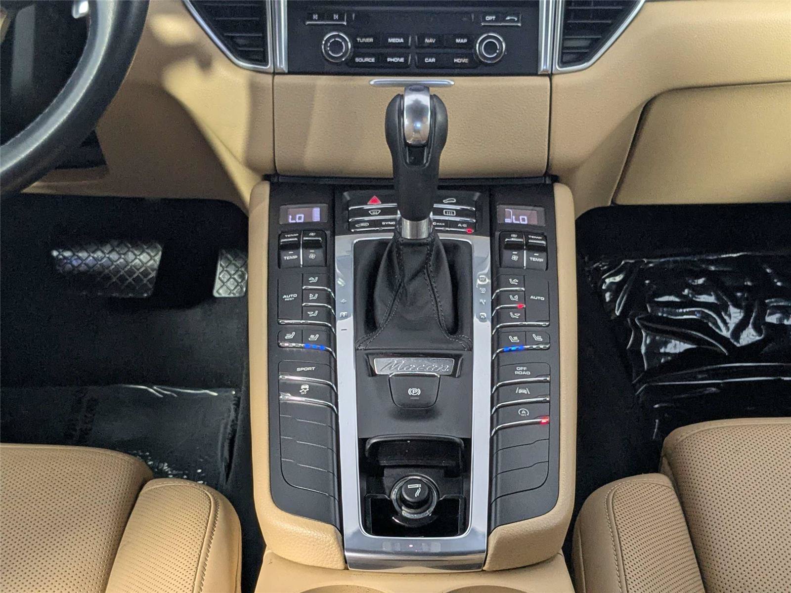 Used 2017 Porsche Macan AWD/4WD image 46