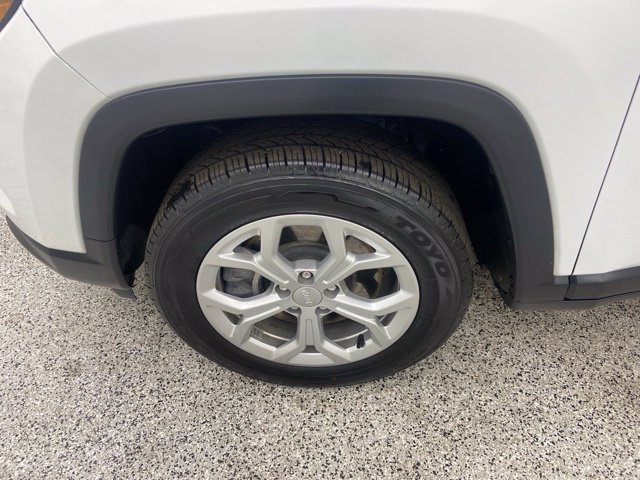 Used 2024 Jeep Compass Latitude AWD/4WD image 6