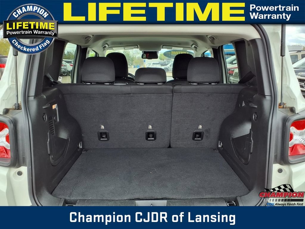 Used 2023 Jeep Renegade Trailhawk AWD/4WD image 11
