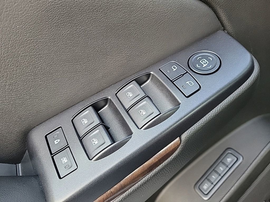 Used 2018 Chevrolet Tahoe LT image 34