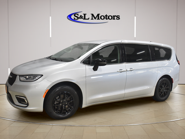 Certified 2024 Chrysler Pacifica Touring-L FWD image 3