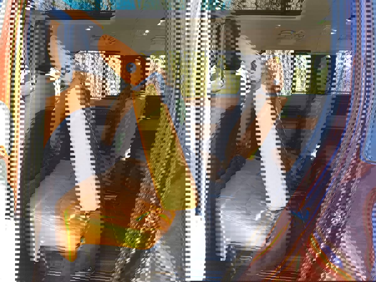 Used 2023 Land Rover Defender 130 S image 17