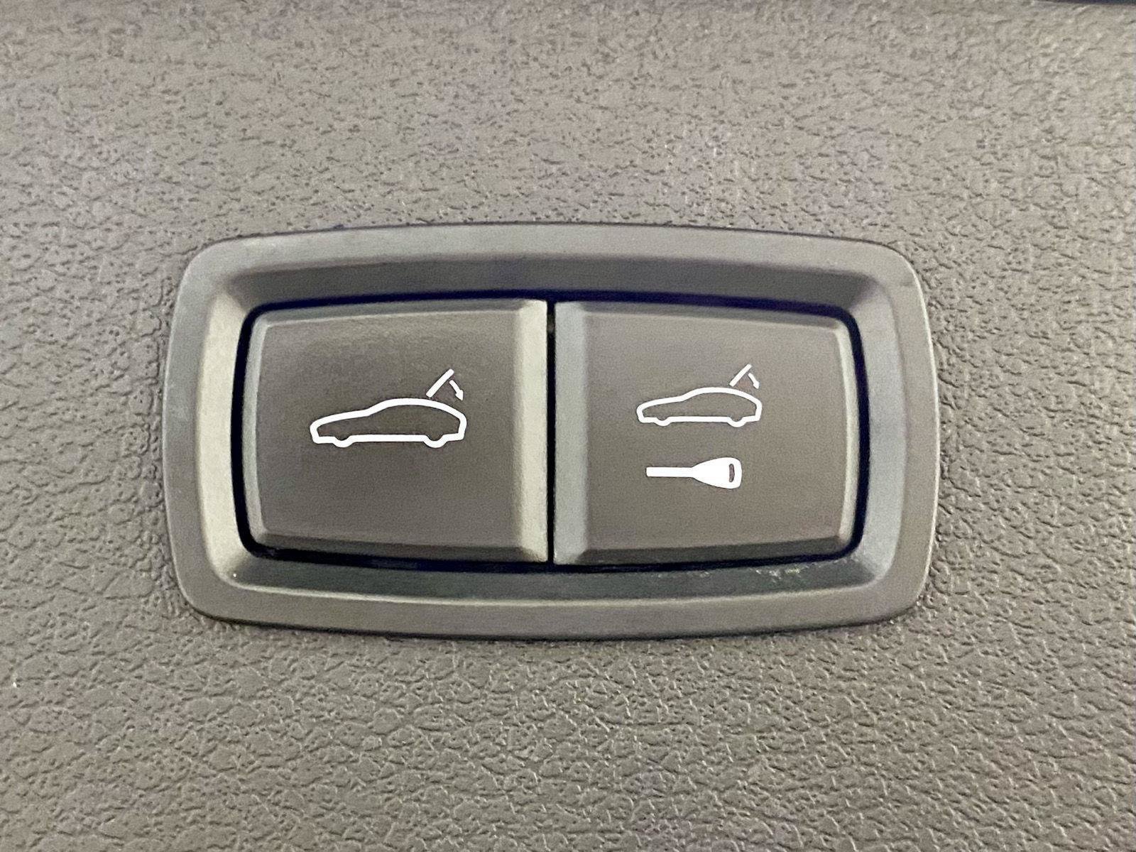 Used 2015 Porsche Macan Turbo AWD/4WD image 23