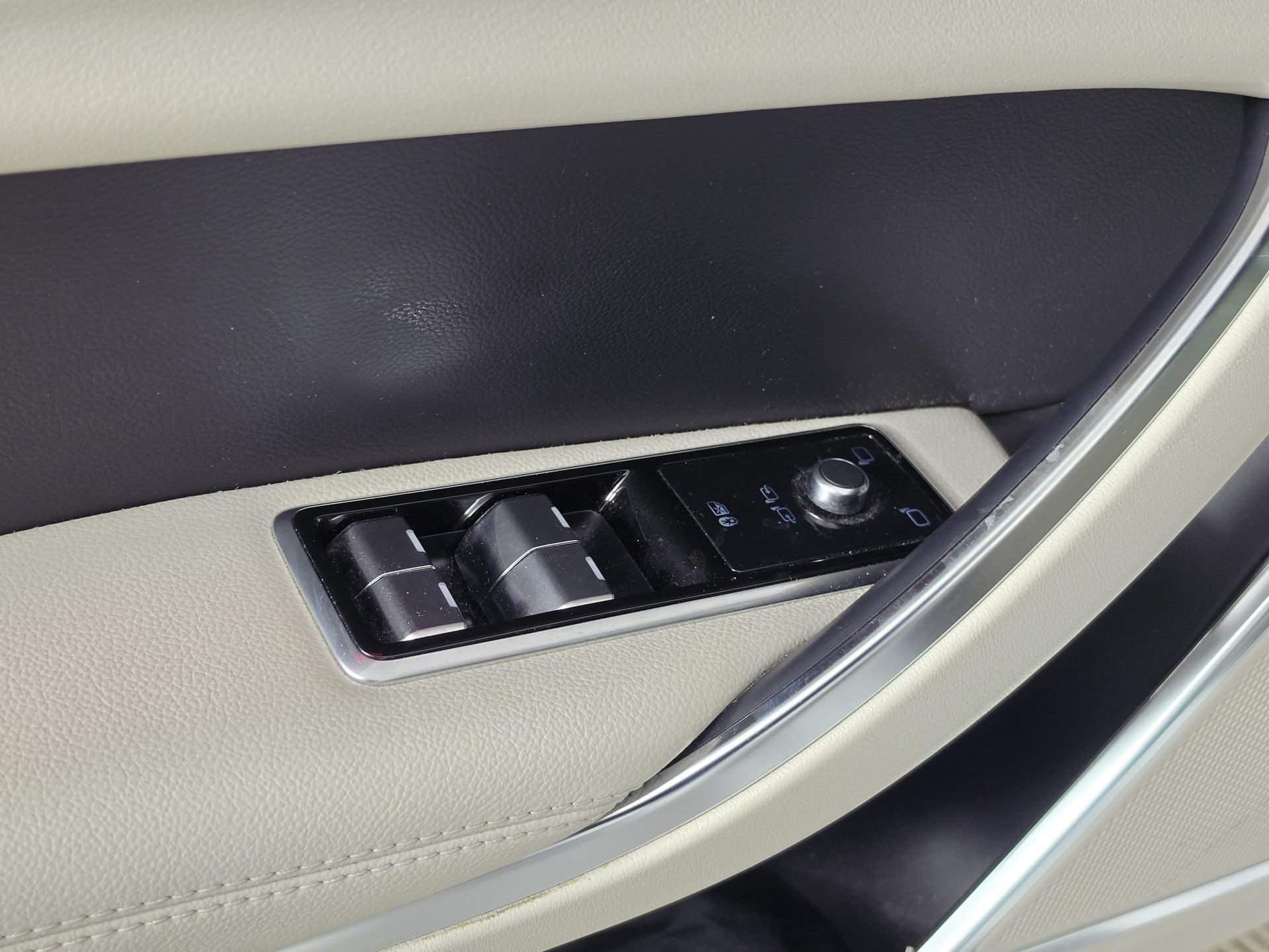 Used 2024 Jaguar XF R-Dynamic SE AWD/4WD image 20