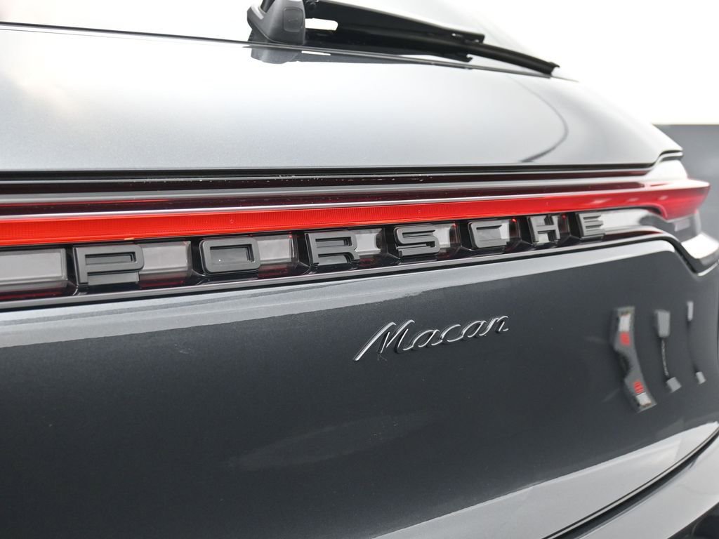 Certified 2025 Porsche Macan image 14