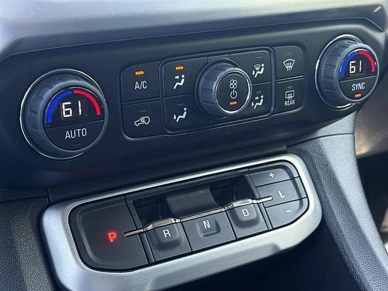 Used 2023 GMC Acadia SLE w/ Driver Convenience Package FWD image 30