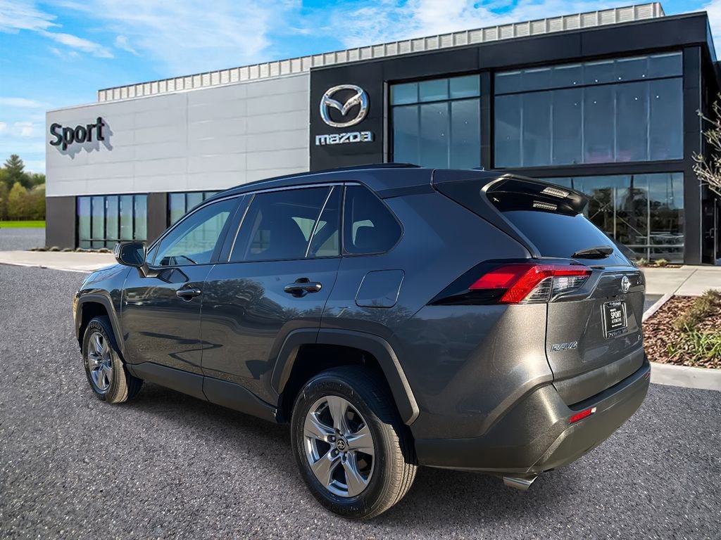 Used 2022 Toyota RAV4 XLE w/ Convenience Package image 5