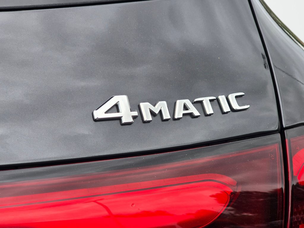 Used 2025 Mercedes-Benz GLC 300 4MATIC image 33
